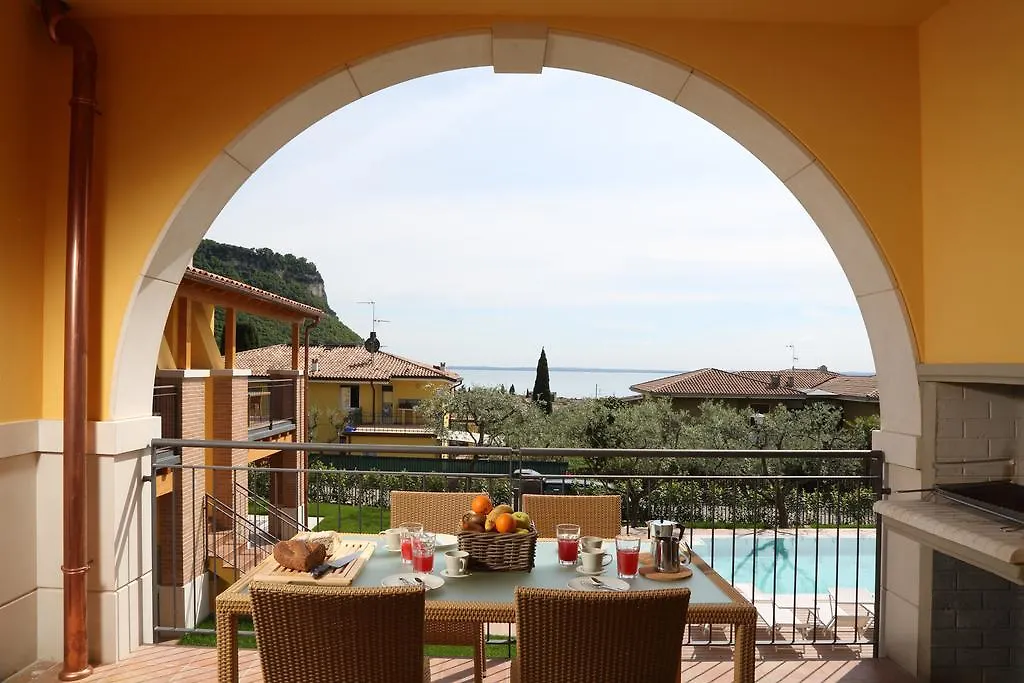 Apartment Appartamenti Corte Leonardo Garda