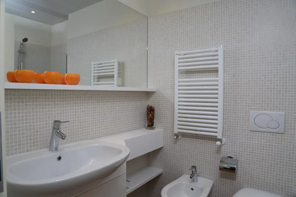 Apartment Appartamenti Corte Leonardo Garda