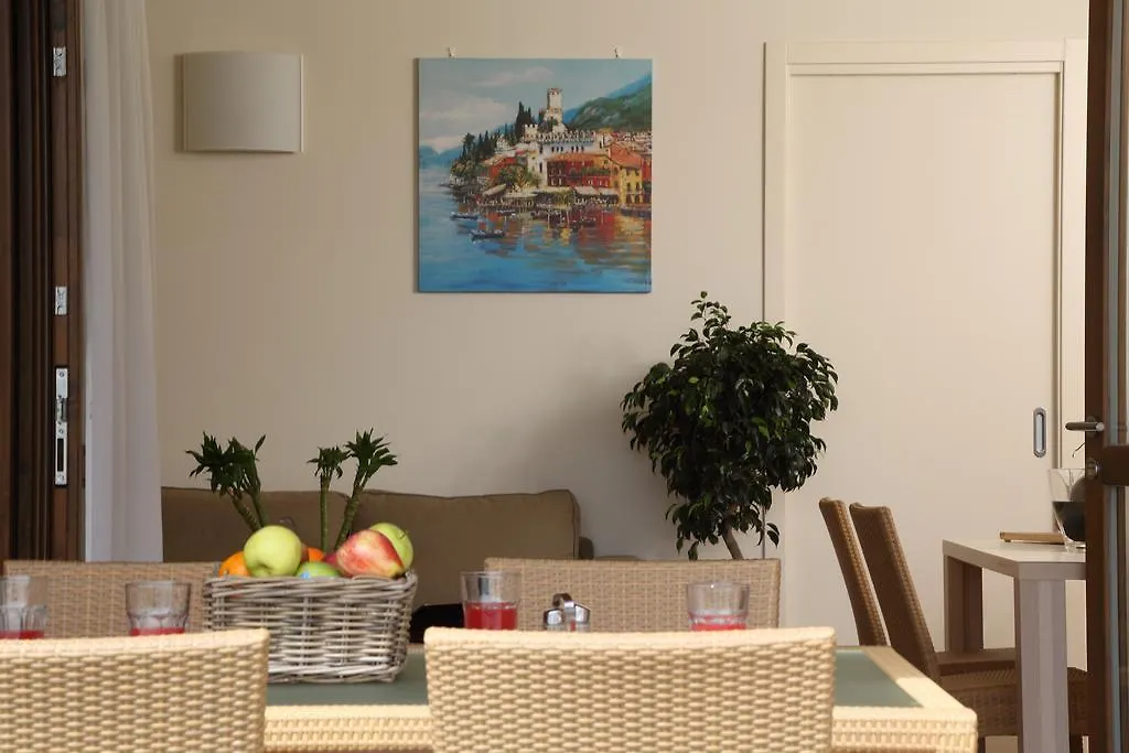Appartamenti Corte Leonardo Γκάρντα 0*,  Ιταλία